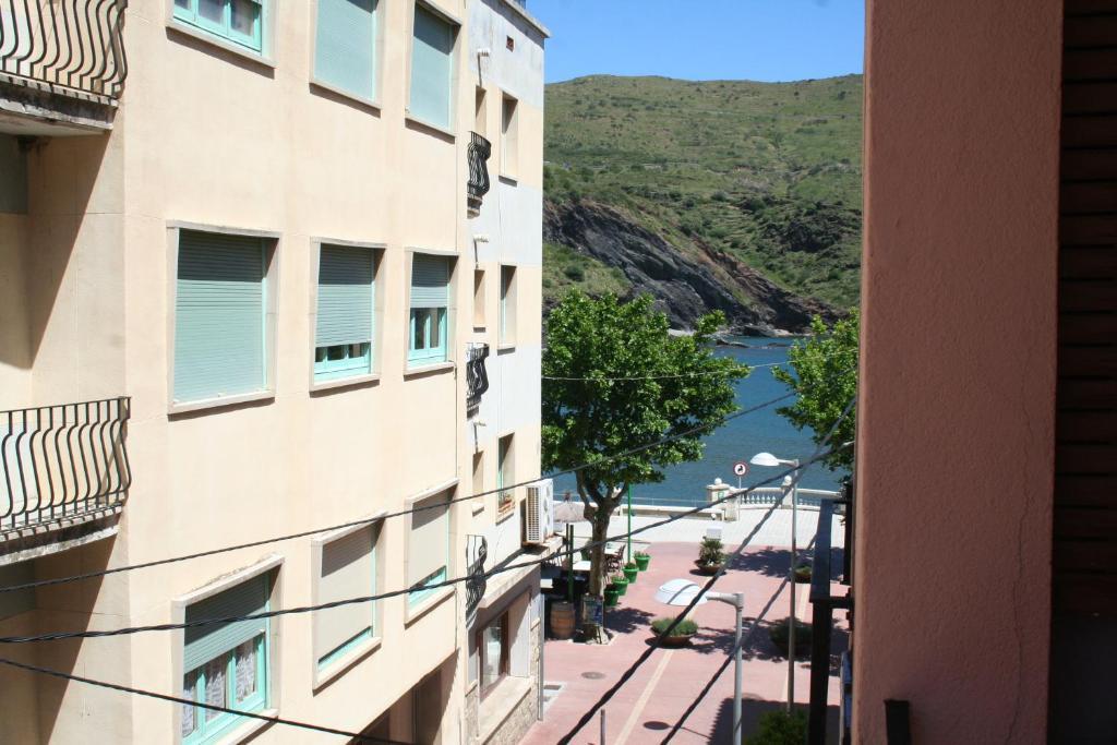 Hostal Juventus Portbou Exterior photo